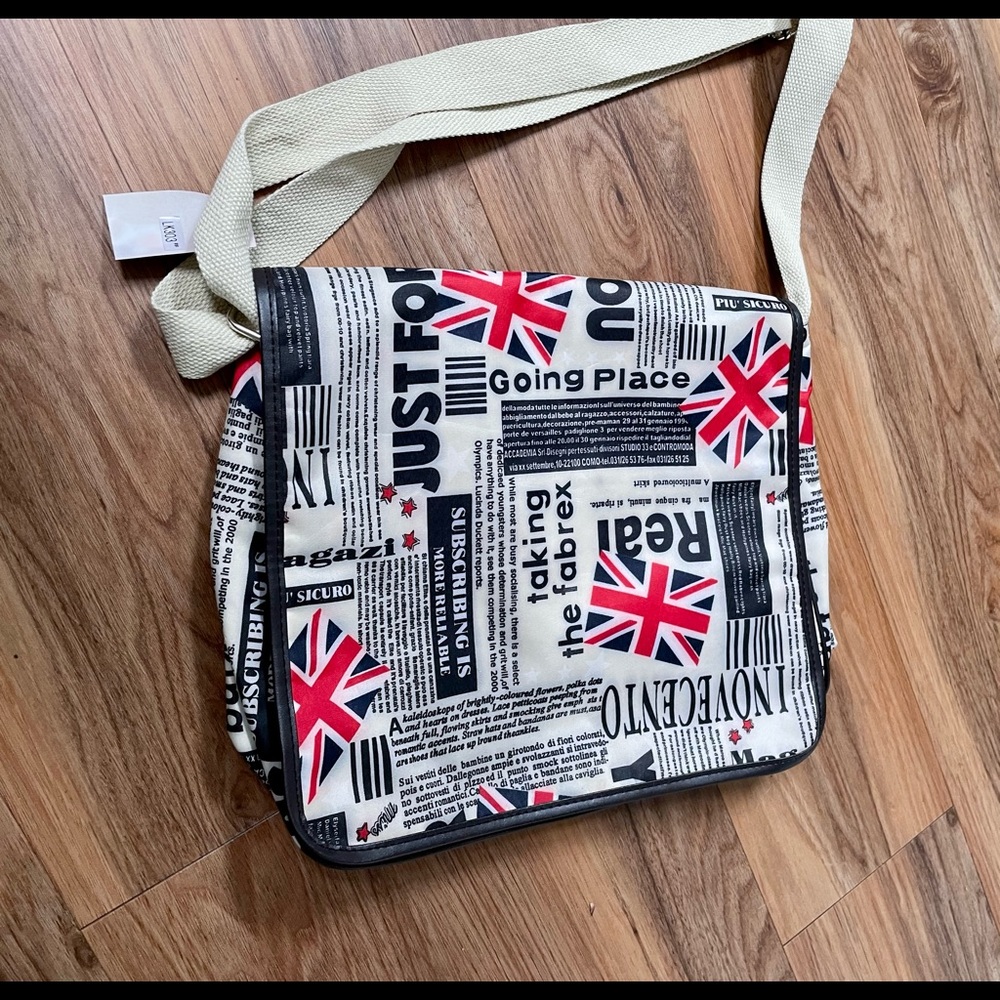 GIFTED TO A FRIEND! British Souvenir Travel Bag! - Picture 2 of 7